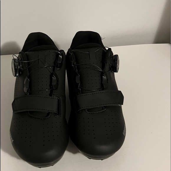 Mens or women’s spin shoes - euro size 37 NWOT - Picture 3 of 6